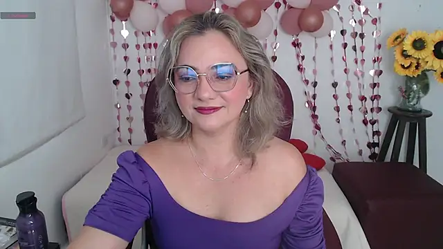 Snapshot of ana_milf chatting on 02/01/26, 02:37 ana milf online show from 02/01/26, 02:37