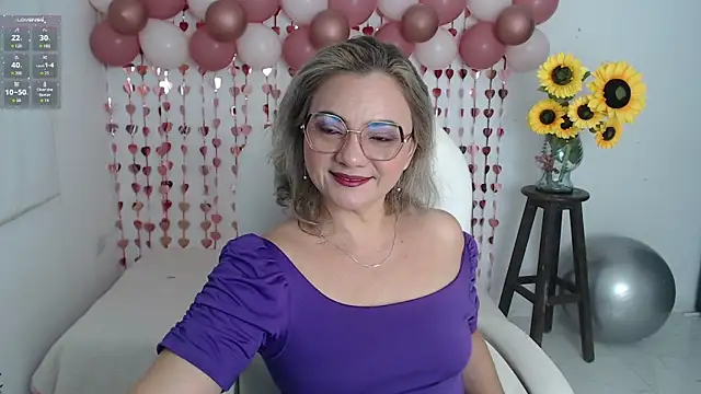 Snapshot of ana_milf chatting on 01/12/26, 12:45 ana milf online show from 01/12/26, 12:45