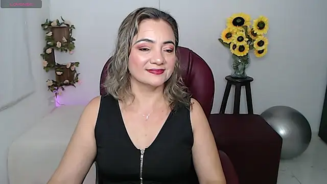 Snapshot of ana_milf chatting on 03/12/26, 12:42 ana milf online show from 03/12/26, 12:42