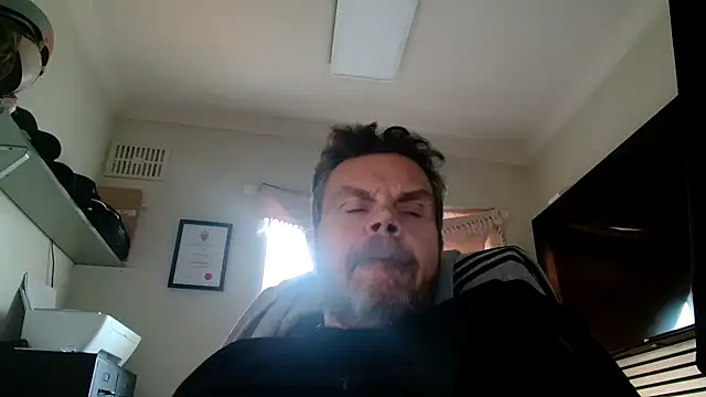 Snapshot of toptugger chatting on 02/14/25, 03:05 toptugger online show from 02/14/25, 03:05