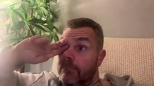 Snapshot of toptugger chatting on 10/17/25, 07:26 toptugger online show from 10/17/25, 07:26