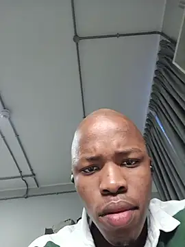 Snapshot of Mejjlunje540 chatting on 04/13/26, 08:29 Mejjlunje540 online show from 04/13/26, 08:29