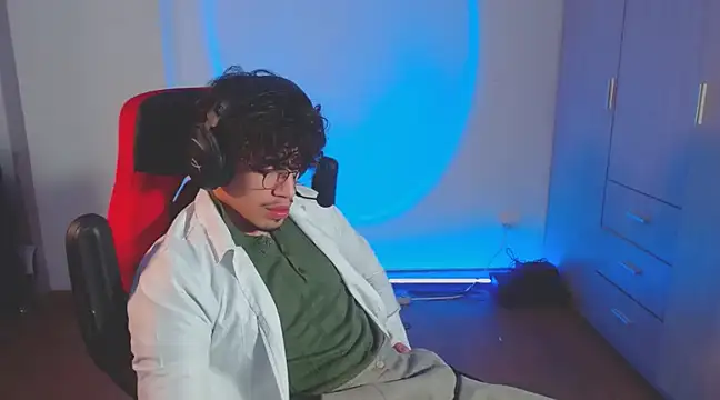 Snapshot of BigDragonBoy chatting on 03/19/25, 07:27 BigDragonBoy online show from 03/19/25, 07:27