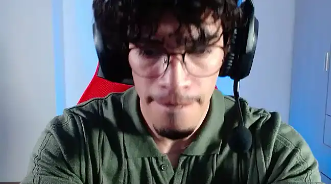 Snapshot of BigDragonBoy chatting on 03/19/25, 10:31 BigDragonBoy online show from 03/19/25, 10:31