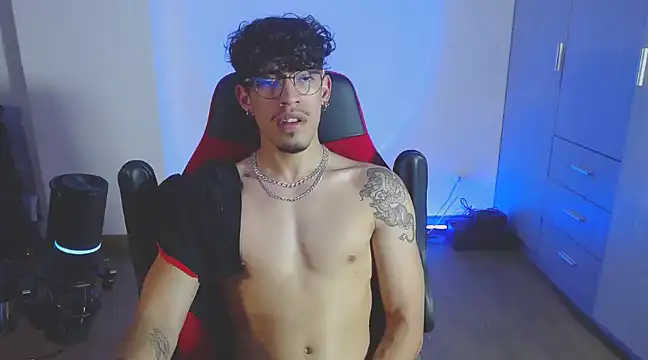 Snapshot of BigDragonBoy chatting on 03/21/25, 12:51 BigDragonBoy online show from 03/21/25, 12:51