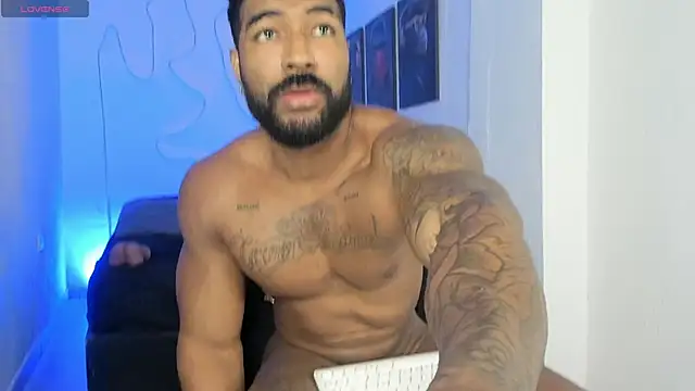 Snapshot of Xander_Str0ng chatting on 10/17/25, 01:13 Xander Str0ng online show from 10/17/25, 01:13