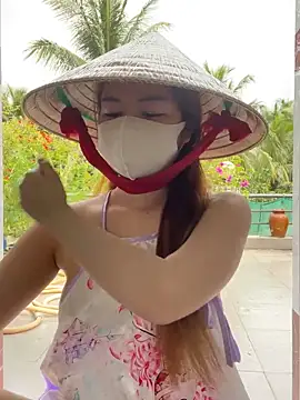 Snapshot of BabyThree_ chatting on 10/23/25, 07:40 BabyThree online show from 10/23/25, 07:40