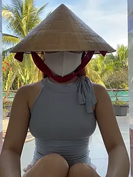 Snapshot of BabyThree_ chatting on 12/18/25, 08:30 BabyThree online show from 12/18/25, 08:30