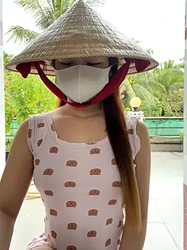 Snapshot of BabyThree_ chatting on 11/20/25, 07:42 BabyThree online show from 11/20/25, 07:42