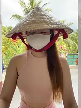 Snapshot of BabyThree_ chatting on 10/27/25, 08:04 BabyThree online show from 10/27/25, 08:04