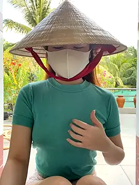 Snapshot of BabyThree_ chatting on 11/14/25, 08:40 BabyThree online show from 11/14/25, 08:40