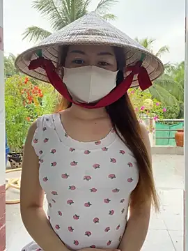 Snapshot of BabyThree_ chatting on 11/04/25, 09:24 BabyThree online show from 11/04/25, 09:24