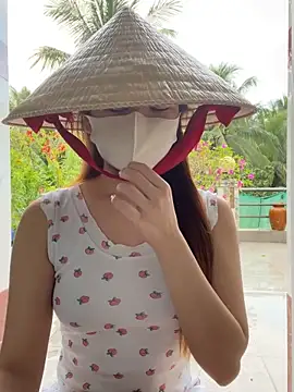 Snapshot of BabyThree_ chatting on 11/13/25, 08:29 BabyThree online show from 11/13/25, 08:29