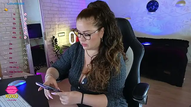 misskaassandraa online show from 09/28/25, 09:49