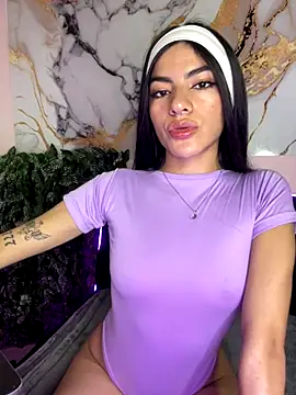 liss hot  online show from 10/10/25, 10:21