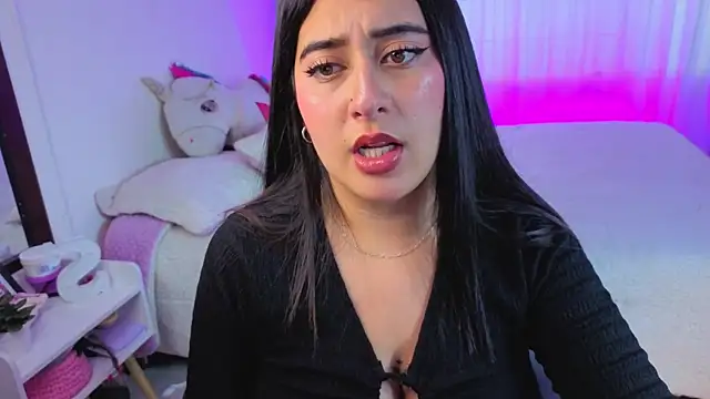 Snapshot of serenna_se chatting on 02/06/26, 09:00 serenna se online show from 02/06/26, 09:00