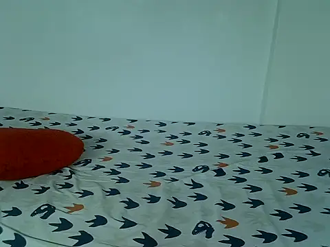 laetitia  online show from 11/08/25, 10:02