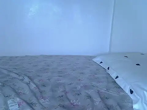 laetitia  online show from 11/17/25, 04:00