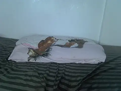 laetitia  online show from 11/06/25, 02:04