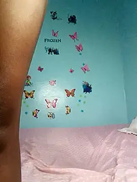 Snapshot of laetitia_ chatting on 03/11/25, 11:47 laetitia online show from 03/11/25, 11:47
