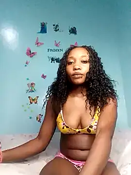 Snapshot of laetitia_ chatting on 03/10/25, 08:45 laetitia online show from 03/10/25, 08:45