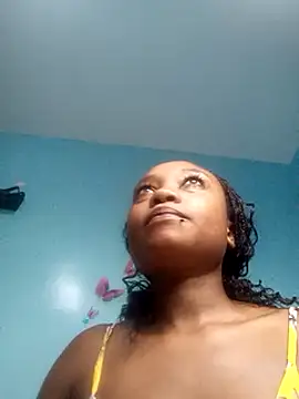 Snapshot of laetitia_ chatting on 03/10/25, 04:03 laetitia online show from 03/10/25, 04:03