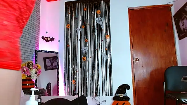 Snapshot of Baby_Lovehot_1 chatting on 10/20/25, 01:22 Baby Lovehot 1 online show from 10/20/25, 01:22