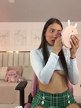 Snapshot of Cristall_Bunny chatting on 10/18/25, 12:23 Cristall Bunny online show from 10/18/25, 12:23