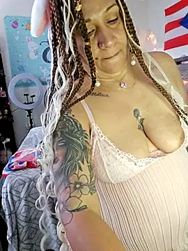 ladycreamypr2 online show from 04/02/26, 12:56