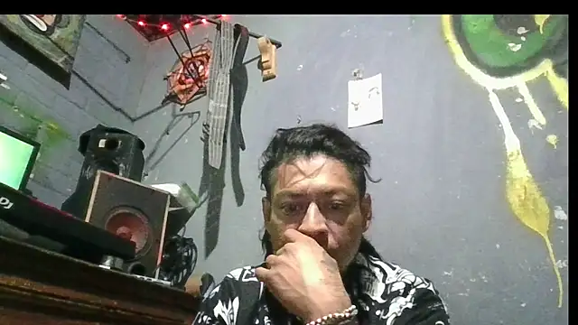 Snapshot of xhangodelictech chatting on 12/17/25, 11:54 xhangodelictech online show from 12/17/25, 11:54