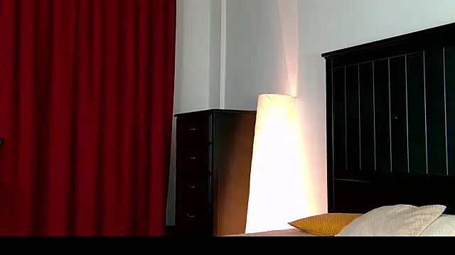 Snapshot of Yanira_Muslim chatting on 12/20/25, 05:21 Yanira Muslim online show from 12/20/25, 05:21