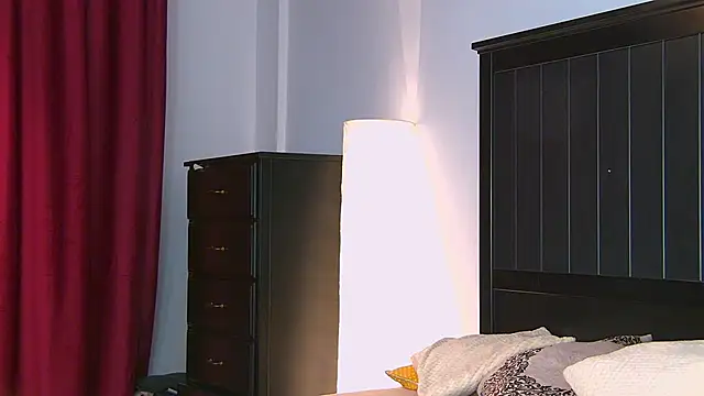 Yanira Muslim online show from 09/17/25, 04:36