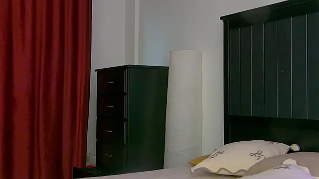 Yanira Muslim online show from 04/08/26, 04:03