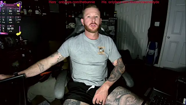 Snapshot of chillinthemosttt chatting on 10/20/25, 12:45 chillinthemosttt online show from 10/20/25, 12:45