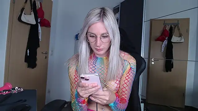Liana Lou online show from 09/13/25, 03:56