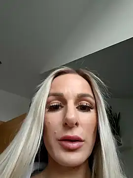 Liana Lou online show from 01/04/25, 03:07