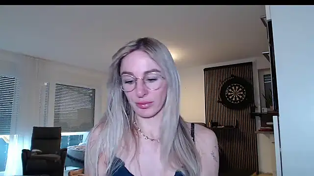 Liana Lou online show from 03/08/26, 07:44