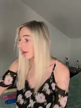 Liana Lou online show from 02/28/25, 10:41