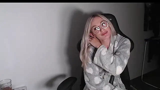 Liana Lou online show from 11/09/25, 06:23