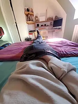 Snapshot of Vijeniv13 chatting on 03/04/26, 12:46 Vijeniv13 online show from 03/04/26, 12:46