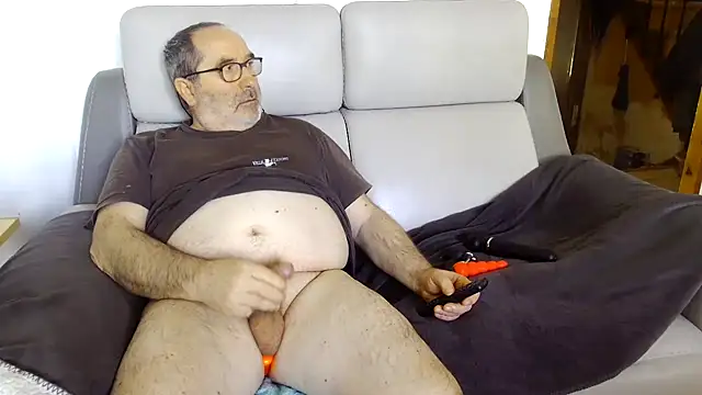 Snapshot of gillou1234 chatting on 03/07/25, 09:07 gillou1234 online show from 03/07/25, 09:07