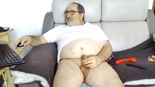 Snapshot of gillou1234 chatting on 03/20/25, 01:37 gillou1234 online show from 03/20/25, 01:37