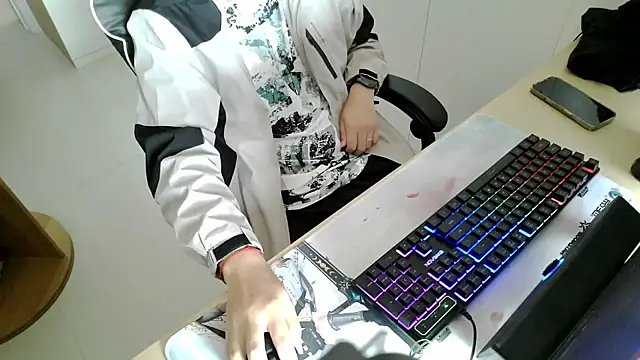 Snapshot of HEARRY668 chatting on 04/12/26, 06:38 HEARRY668 online show from 04/12/26, 06:38