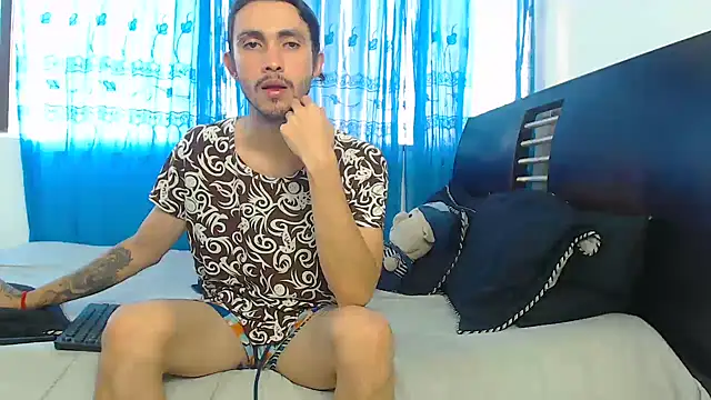 Snapshot of Hot_Sharks_ chatting on 09/09/25, 11:19 Hot Sharks online show from 09/09/25, 11:19