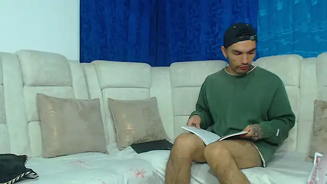 Hot Sharks  online show from 02/04/26, 07:03