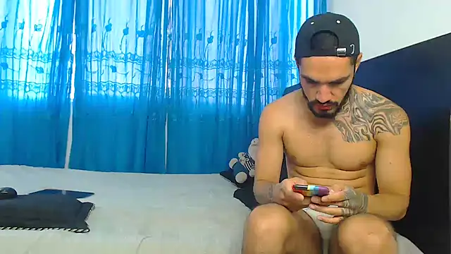 Snapshot of Hot_Sharks_ chatting on 09/18/25, 11:46 Hot Sharks online show from 09/18/25, 11:46
