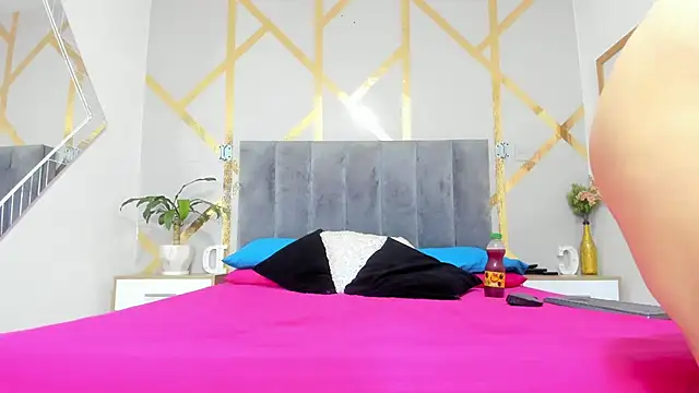 Danna Reyees online show from 10/06/25, 12:17