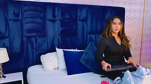 Snapshot of Sara_Desire chatting on 02/04/26, 12:22 Sara Desire online show from 02/04/26, 12:22