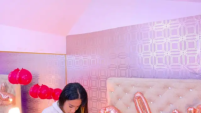 Snapshot of Sara_Desire chatting on 02/11/26, 11:43 Sara Desire online show from 02/11/26, 11:43