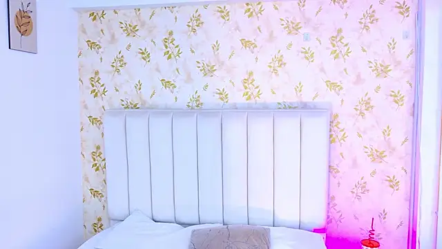 Snapshot of Sara_Desire chatting on 01/13/26, 12:42 Sara Desire online show from 01/13/26, 12:42